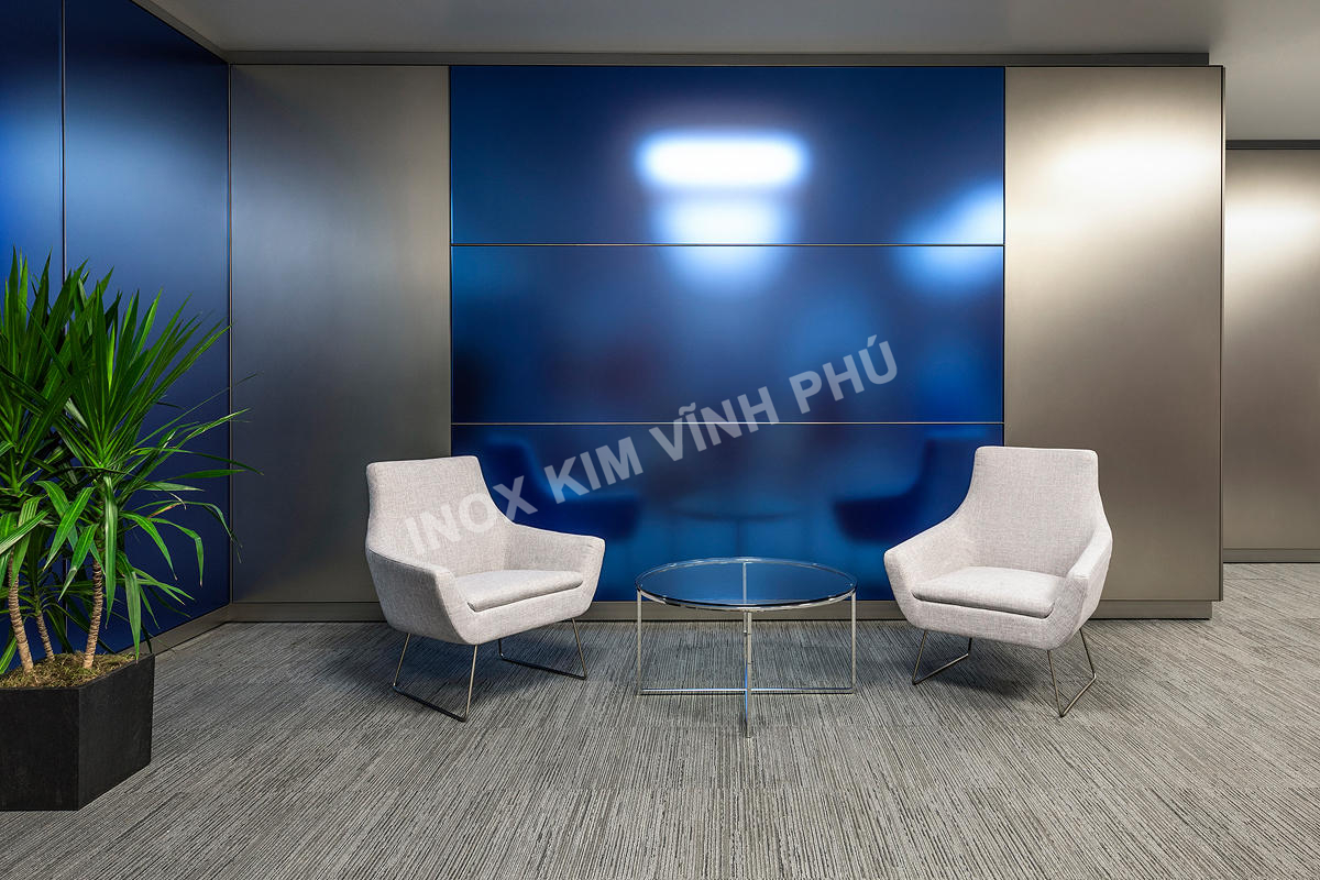 Tấm ốp văn phòng bằng inox màu xanh dương