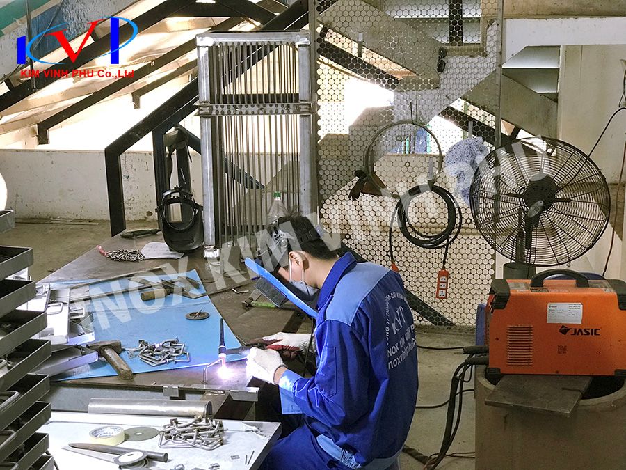 Đội ngũ kỹ sư, thợ cơ khí trình độ cao, nhiều năm kinh nghiệm