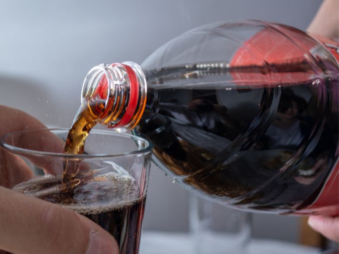 Cách làm sáng inox bị rỉ bằng Coca Cola