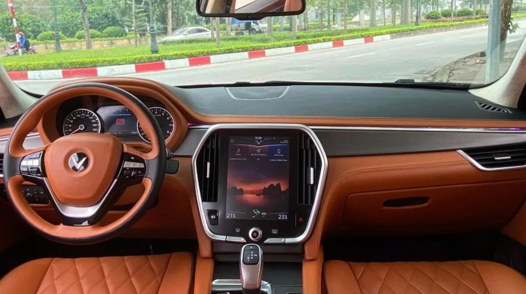 Inox được ứng dụng trong trang trí nội thất ô tô