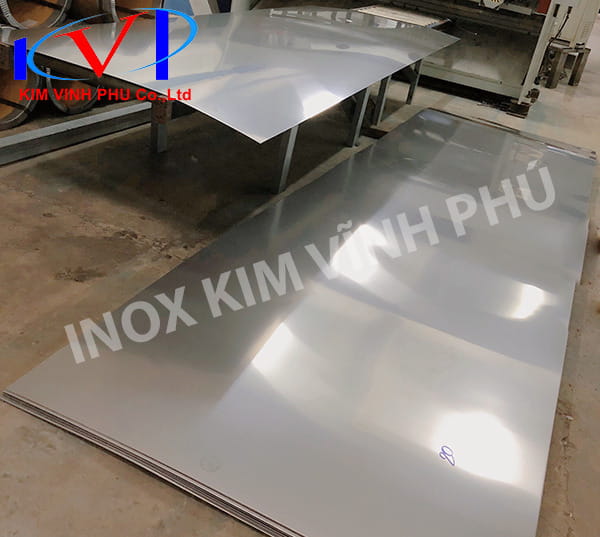 Tấm inox mỏng là gì? Phân loại, ứng dụng và cách lựa chọn 2 Tấm inox mỏng 304 là loại được sử dụng phổ biến nhất hiện nay