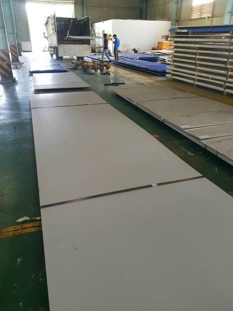 Có nên mua inox giá rẻ không? Những rủi ro khi sử dụng inox giá rẻ 1 Inox giá rẻ là cách gọi chung cho các sản phẩm thép không gỉ có mức giá thấp hơn mặt bằng thị trường