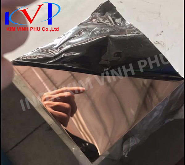 Inox có cách âm không? Lợi ích thực tế của inox trong xây dựng 2 Ốp tường bằng tấm inox có khả năng cách âm khi biết kết hợp với các loại vật liệu khác