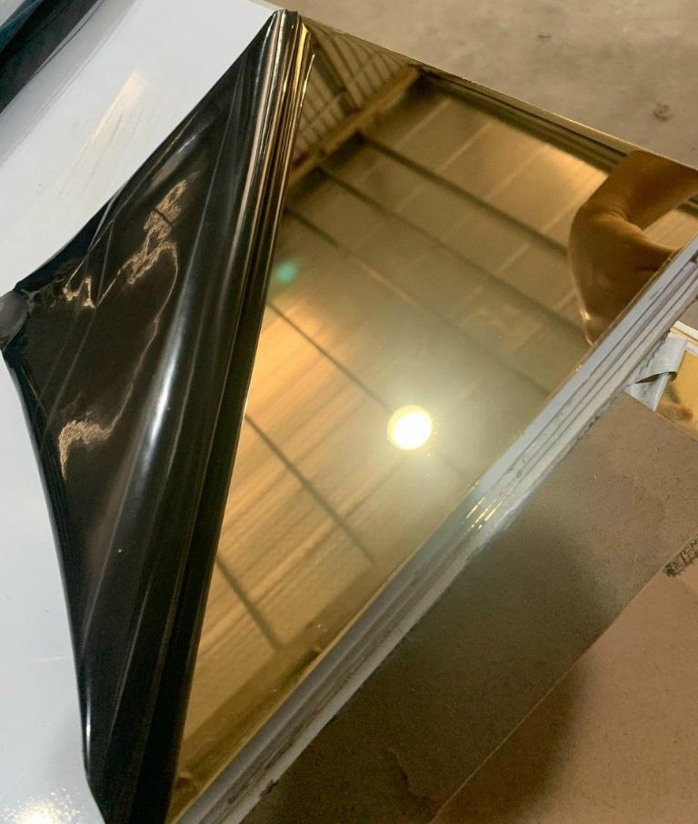 Inox gương có bị oxi hóa không? Tốc độ và yếu tố ảnh hưởng 2 Inox gương vẫn có thể bị oxi hóa do ảnh hưởng bởi quá trình đánh bóng để tạo nên bề mặt gương